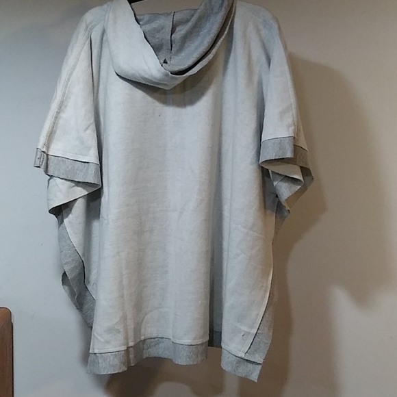 NWT Green Bay Packers sweatshirt poncho - Picture 4 of 11